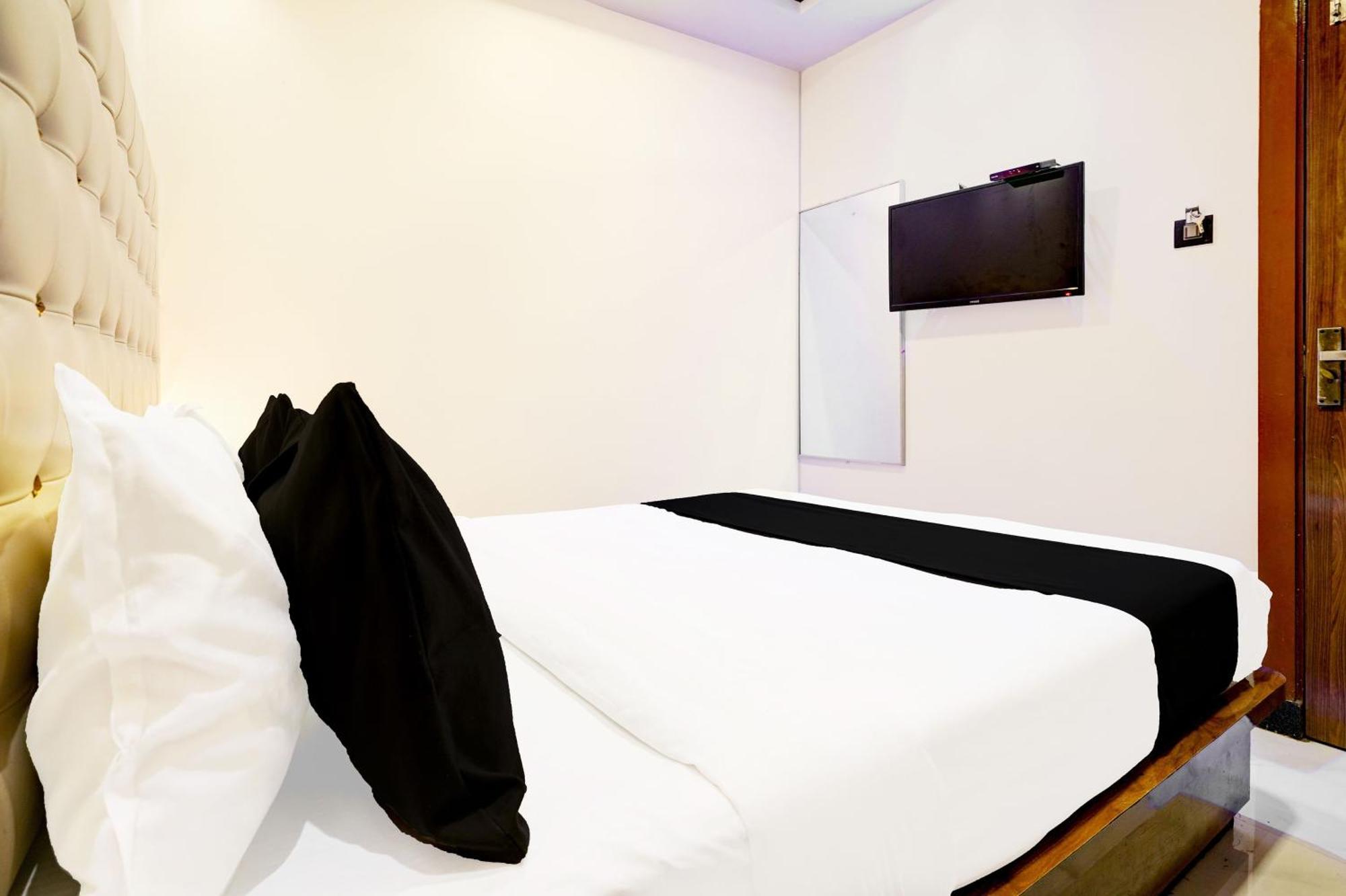 Hotel Airport Crown Andheri East, Mumbai Exterior photo